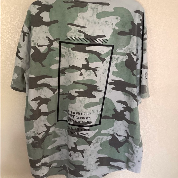 Masterpiece Five by Five Men’s Gray T-Shirt - Picture 2 of 3